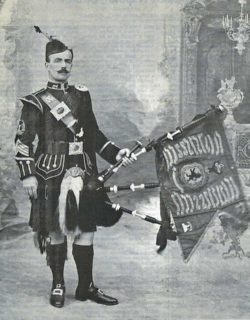 picture of mackay bagpipe player